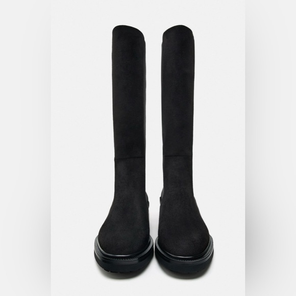 Zara Black Chelsea Boots Side elastic goring Back pull tab Rounded toe Lug‎ sole - Picture 4 of 12